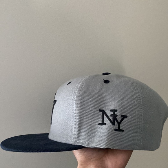 NY adjustable snapback - Picture 2 of 4